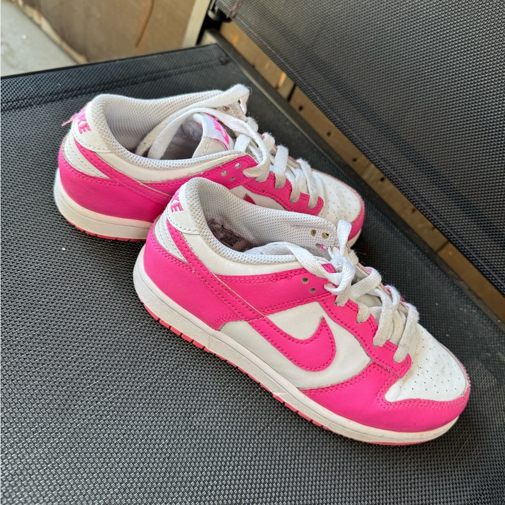 Nike Kids Sneakers in Pink and White